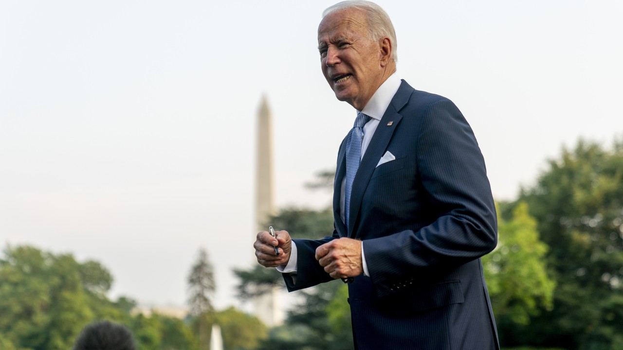 Joe Biden asks question on wildfires, White House cuts livestream mid-sentence