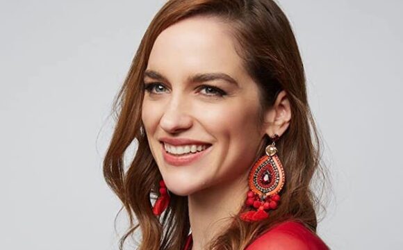 Melanie Scrofano Net Worth 2021